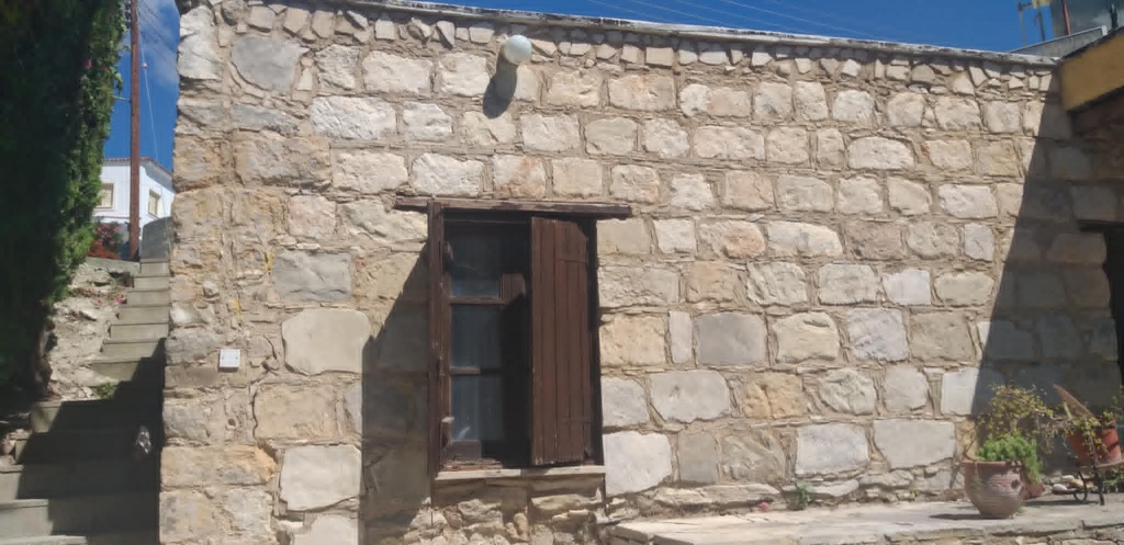 Residential Bungalow - 1 BEDROOM STONE HOUSE FOR SALE