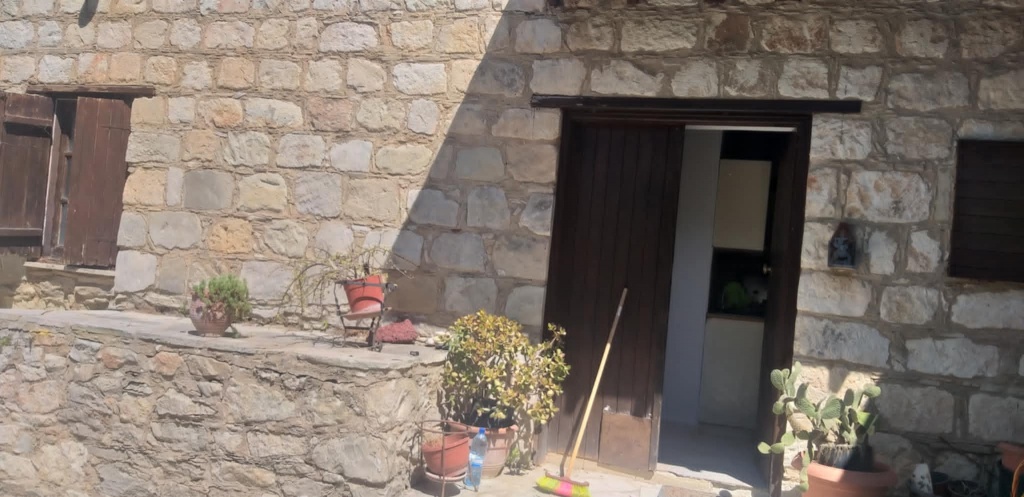 Residential Bungalow - 1 BEDROOM STONE HOUSE FOR SALE